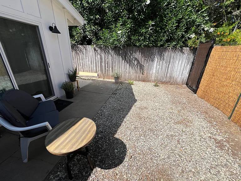 Carrizo St — Photo 14