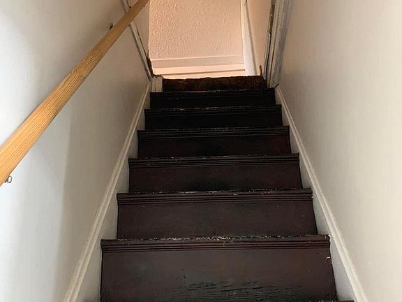 4th image of 1504 E Illinois St