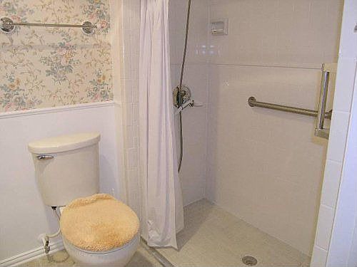 5th image of 2705 Capistrano Ct S