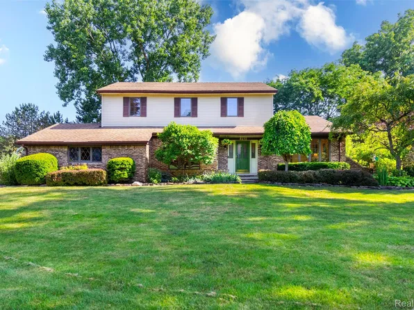 4612 Mountain View Trl, Clarkston, MI 48348