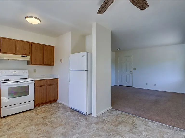 645 Ash St — Photo 14