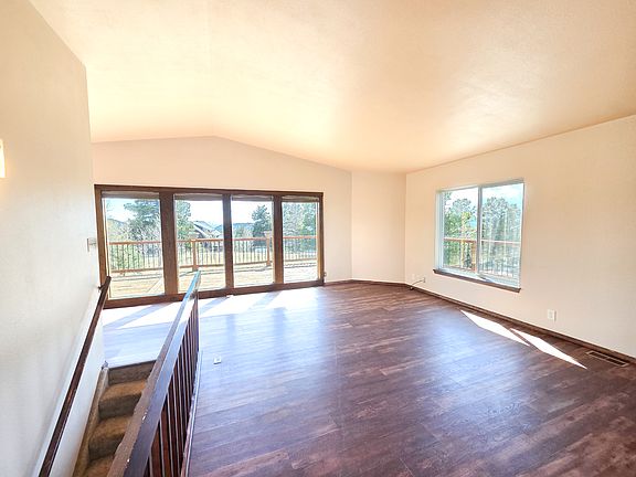 4th image of 28 Deer Horn Ct