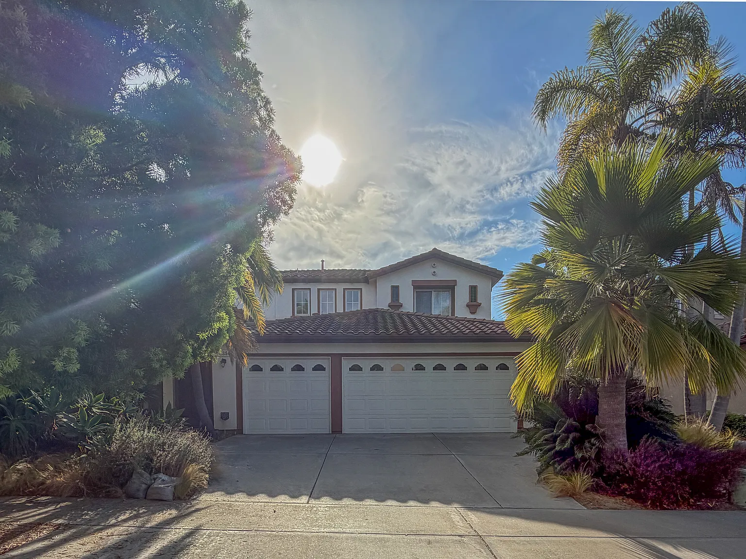 5 bed, 3.5 bath, 3094 sqft, $7,500 — Photo 1