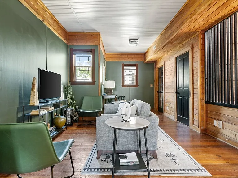 furniture layout has changed. see last 4 pictures