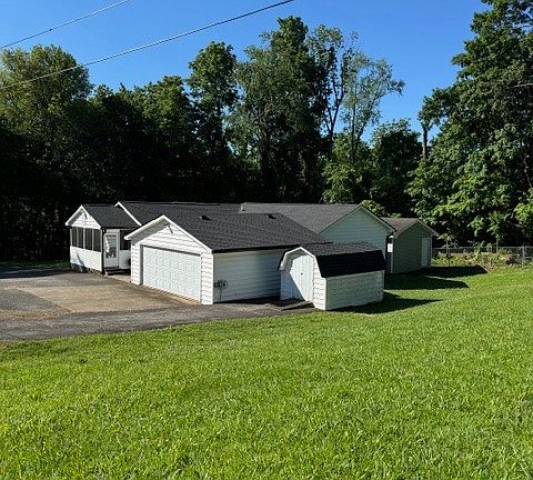 3rd image of 298 Tobacco Rd
