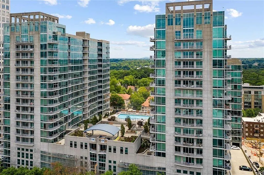 1 bed, 1.0 bath, 696 sqft, $1,900 — Photo 1