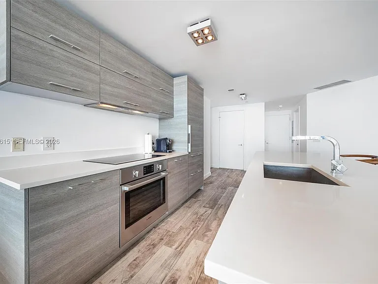 650 NE 32nd St #4805 — Photo 10