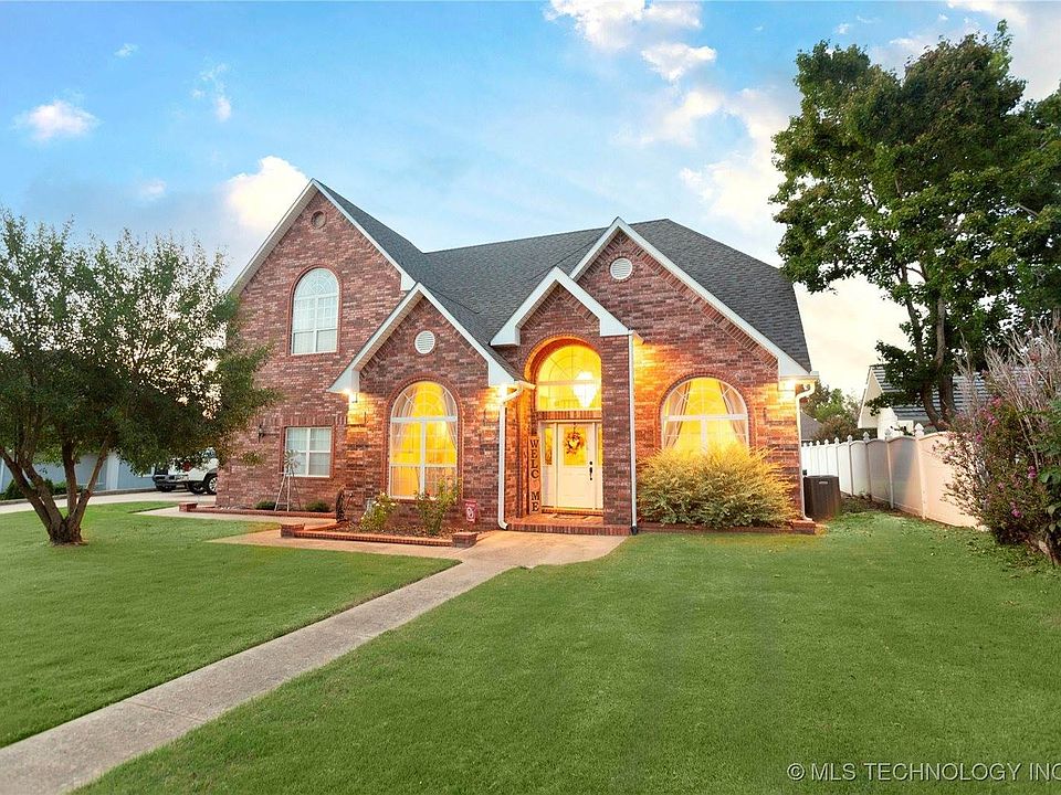 1st image of 33 River Oaks