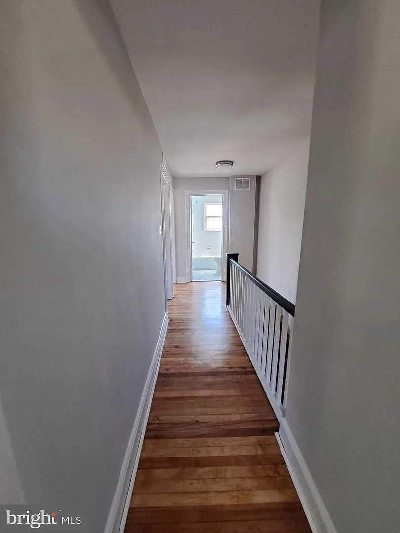 3 bed, 1.5 bath, 1250 sqft, $2,300 — Photo 4