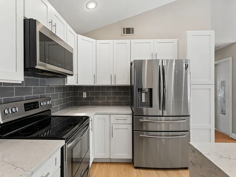 253 Teakwood Ln — Photo 9