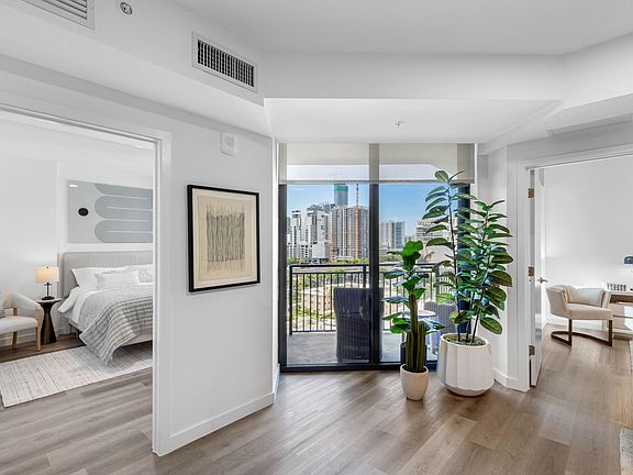 4th image of 450 SW 5th St #406