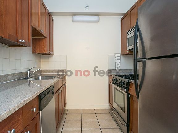3rd image of 444 Manhattan Ave APT 6F