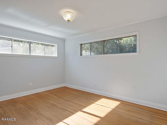 5th image of 310 Karen Dr