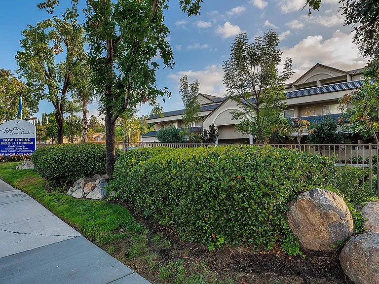 Chateau Spring Gardens Apartments — Photo 36