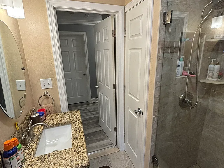 181 Hubbell Ave — Photo 16