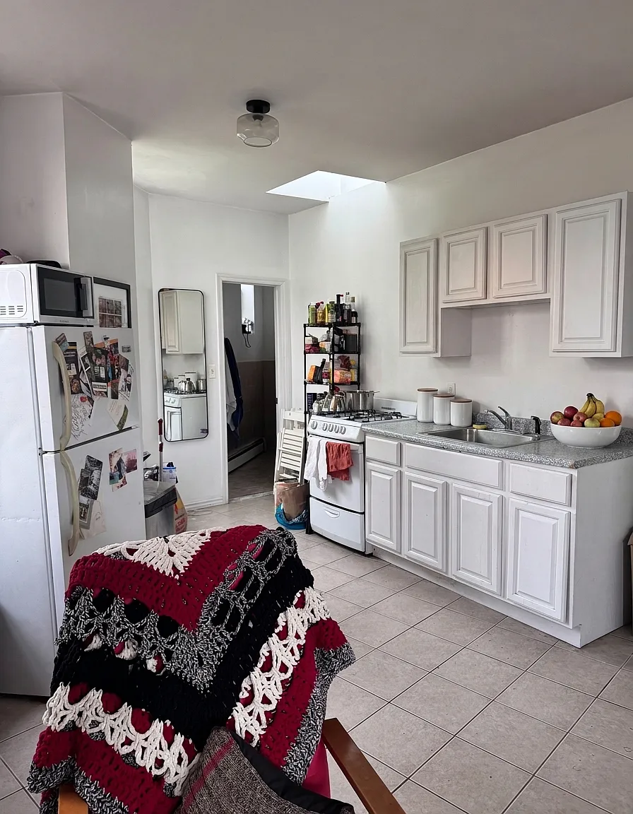 441 Hart Street — Photo 2
