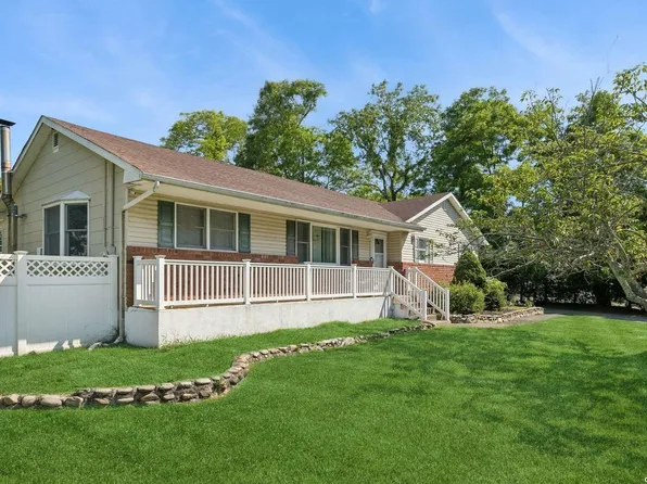 25 Linda Lane, East Moriches, NY 11940