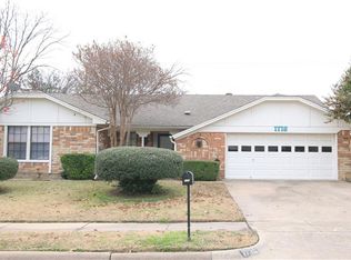 1716 Post Oaks Dr, Bedford, TX 76021