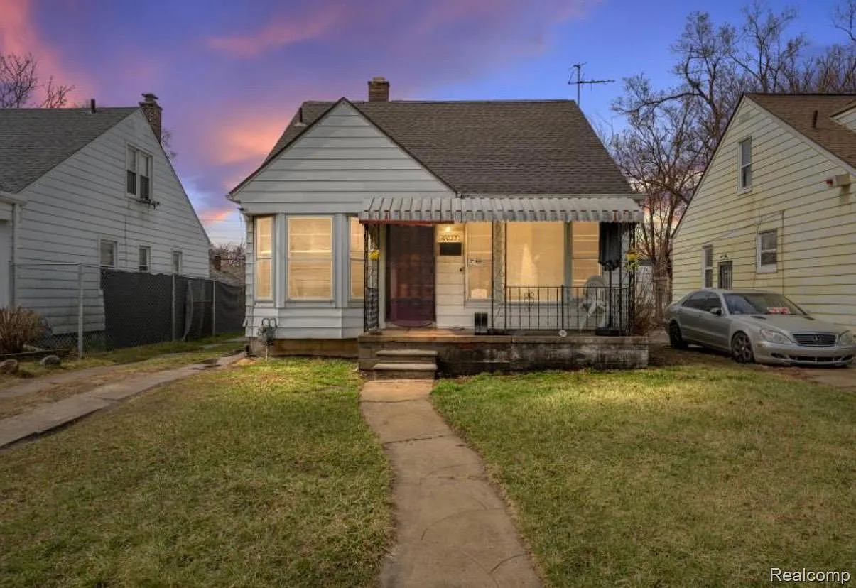 10023 Artesian St photo 1