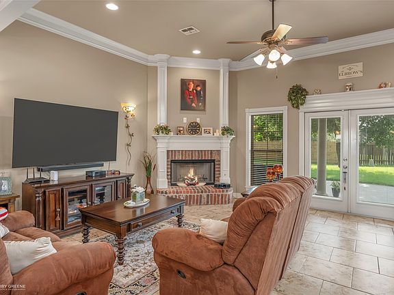 3rd image of 516 Brompton Ln