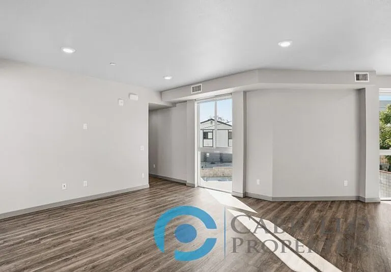 3093 Broadway #402 — Photo 9