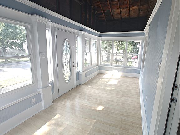 3rd image of 1132 Portage Ave #1