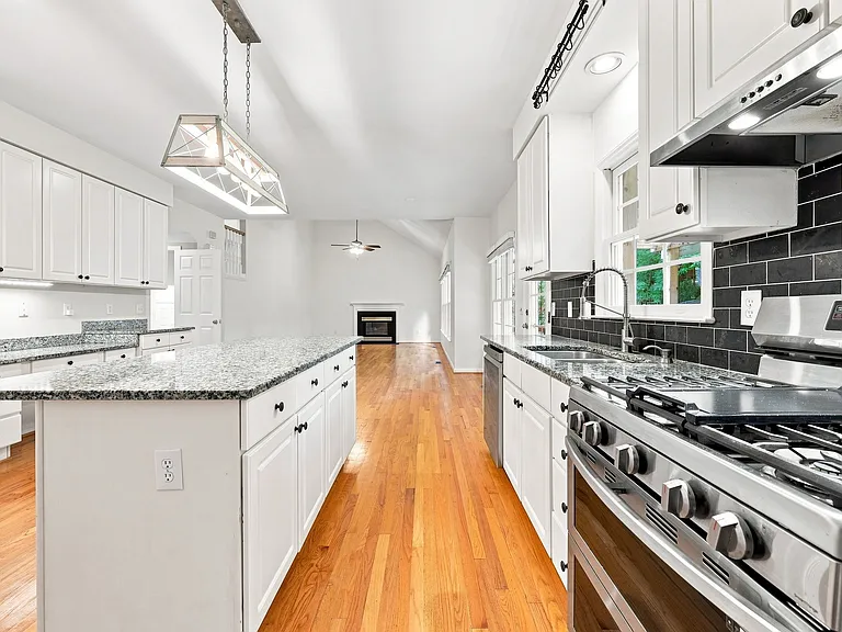 115 Lonebrook Dr — Photo 12