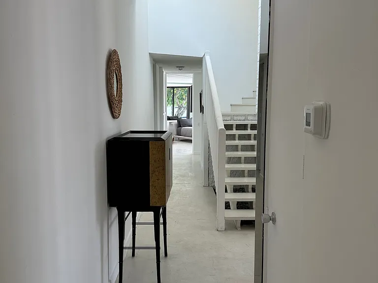 960 Stradella Rd — Photo 38