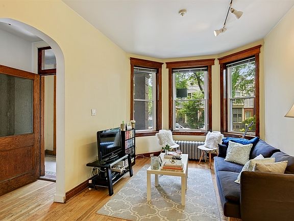 3rd image of 3256 N Lakewood Ave