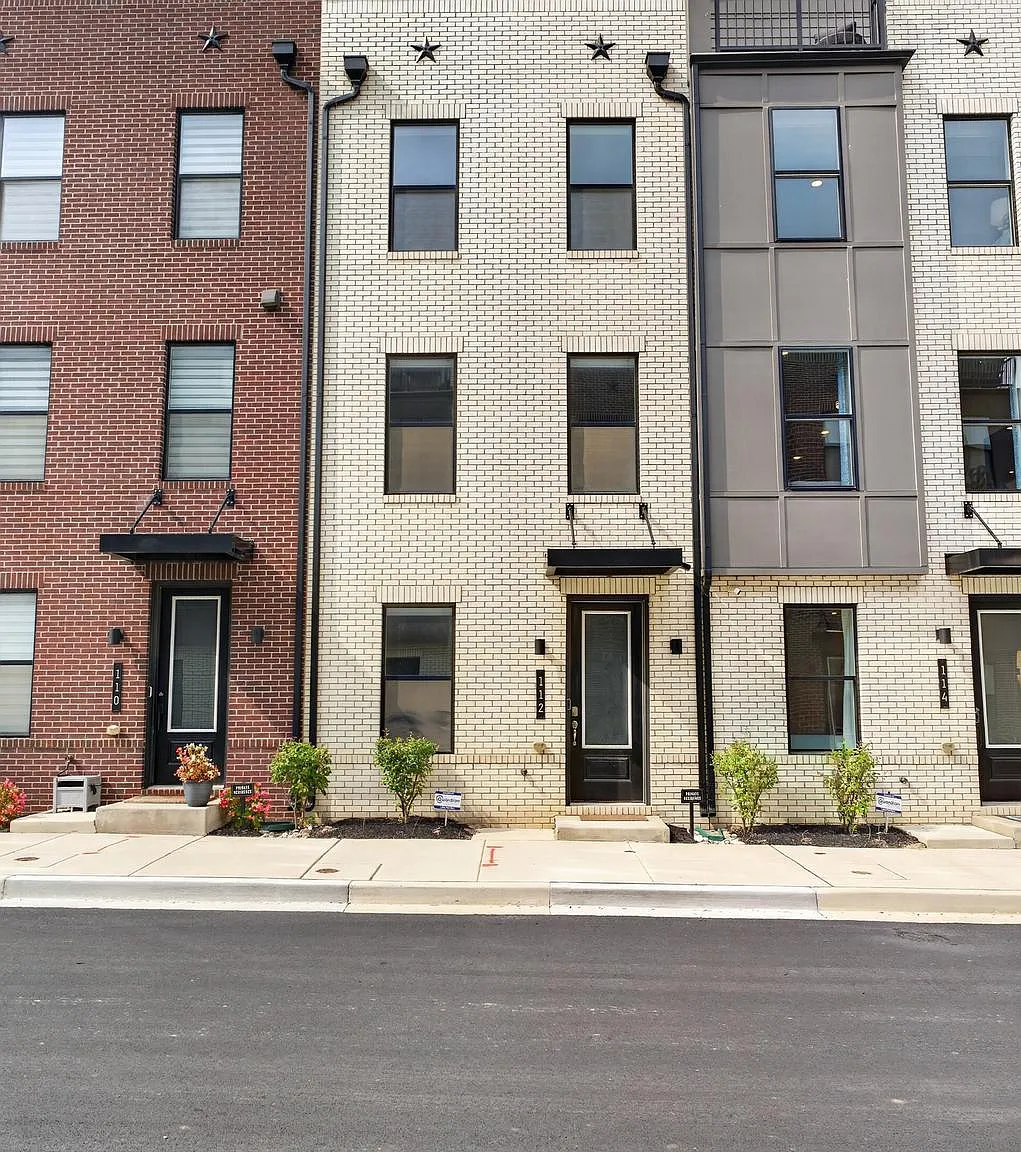 4 bed, 4.5 bath, 2061 sqft, $4,200 — Photo 2
