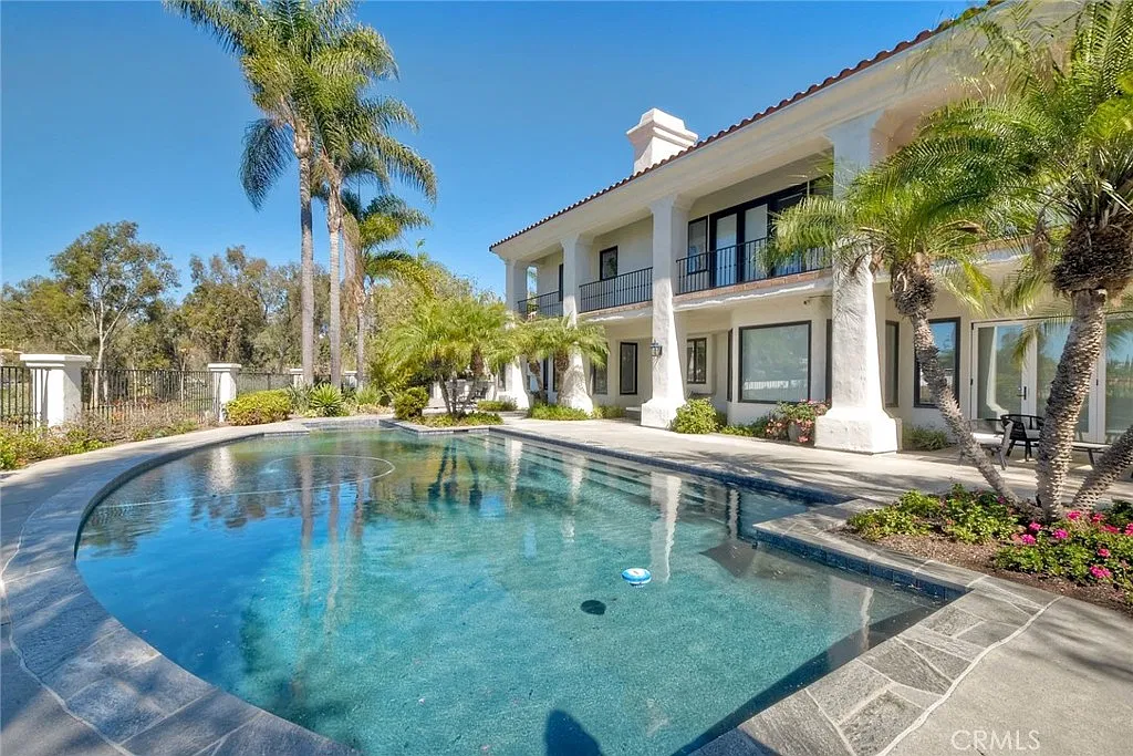4 bed, 5499 sqft, $30,000 — Photo 1