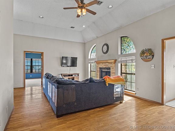 3rd image of 25145 S Shepherd Dr
