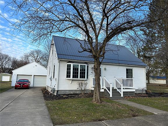 2nd image of 728 Grant St