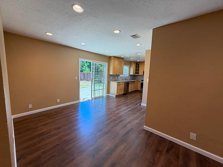 6958 Darian Ct — Photo 5