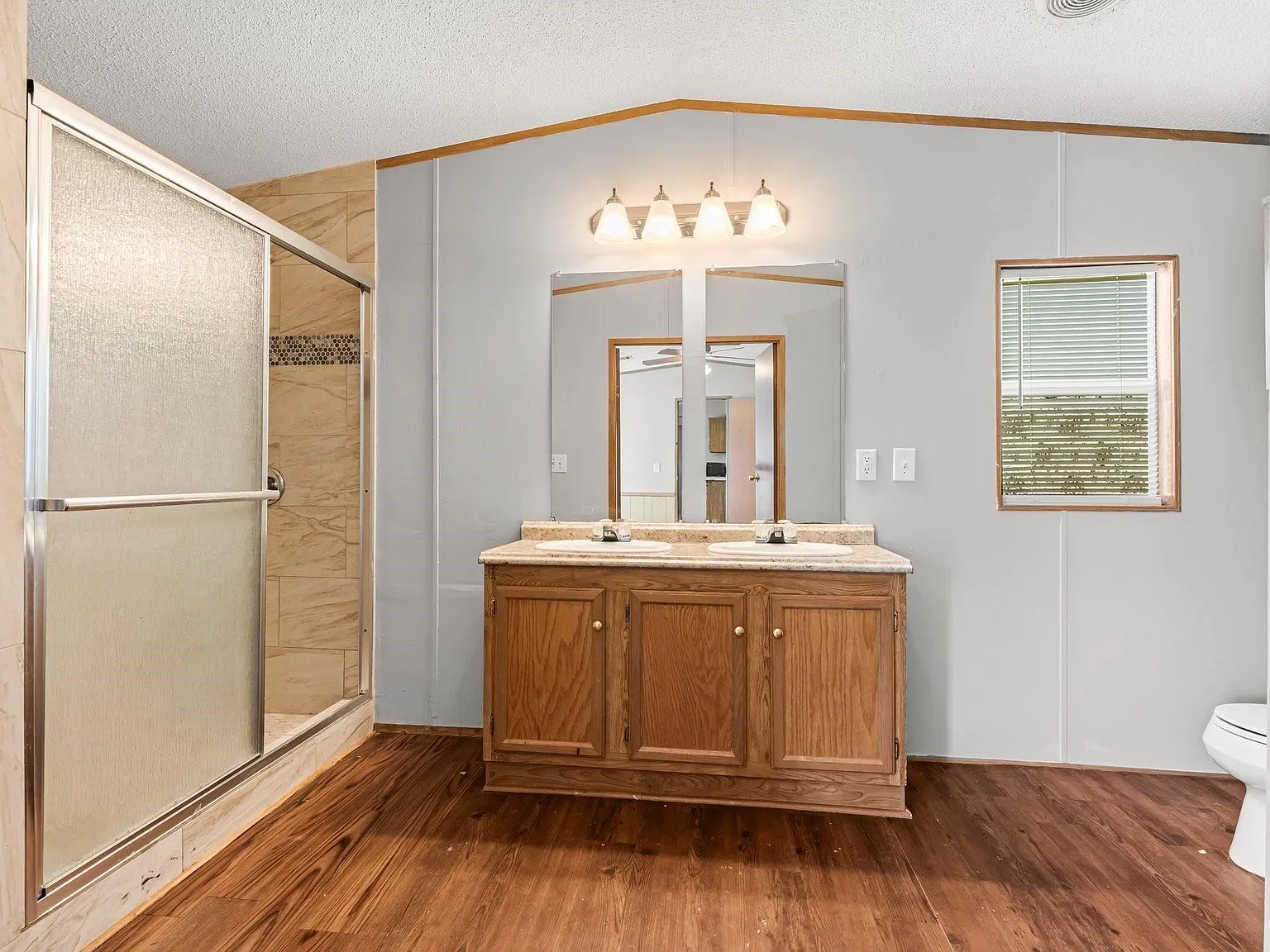 3 bed, 2.0 bath, 1216 sqft, $1,800 — Photo 3