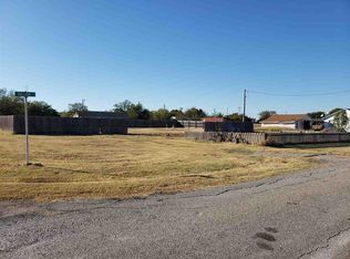 411 Dillon St, Indiahoma, OK 73552