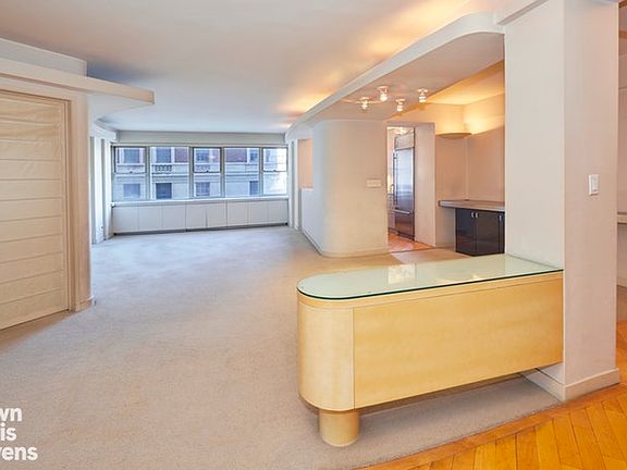 3rd image of 25 Sutton Pl S APT 5D