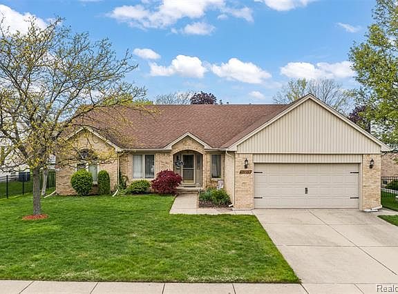 4th image of 53279 Rebecca Dr