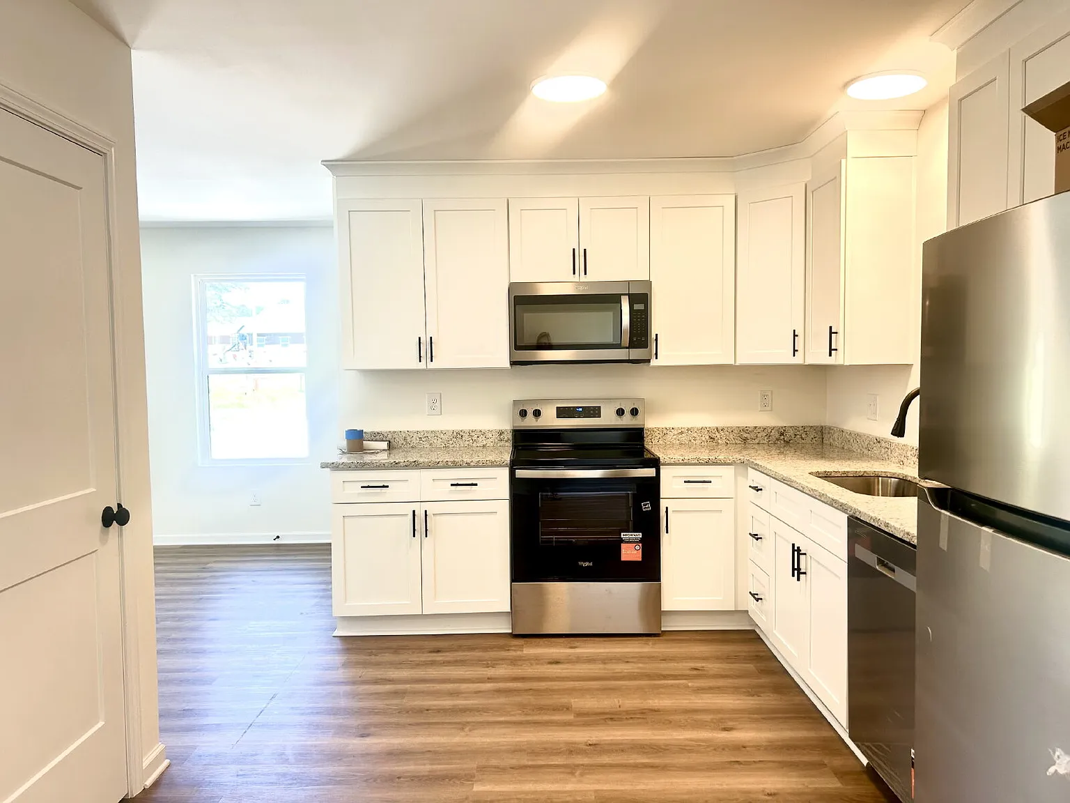 2 bed, 1.0 bath, 800 sqft, $1,325 — Photo 4