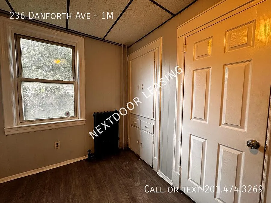236 Danforth Ave — Photo 2