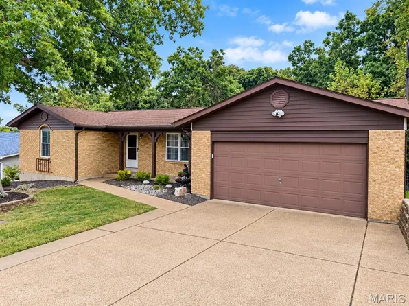 2124 Windemere Dr, Imperial, MO 63052