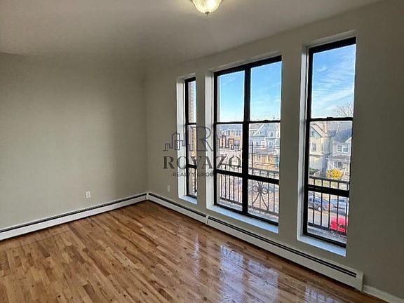 3rd image of 246 Roseville Ave #3C