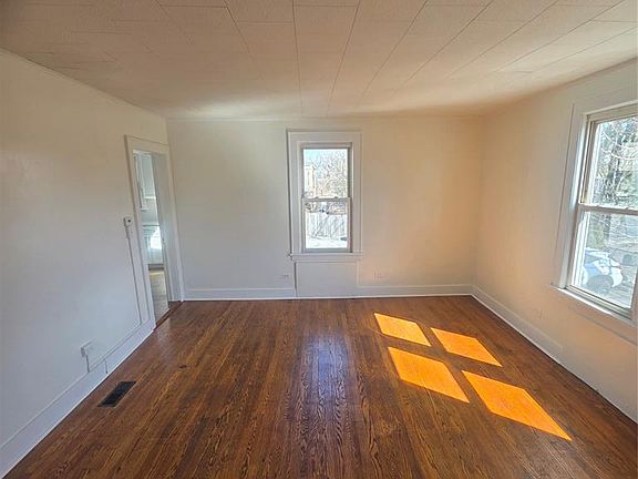 3rd image of 828 Kinderkamack Rd APT 1