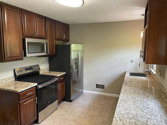 Full look at the kitchen