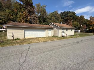 230 Causeway Dr, Franklin, PA 16323