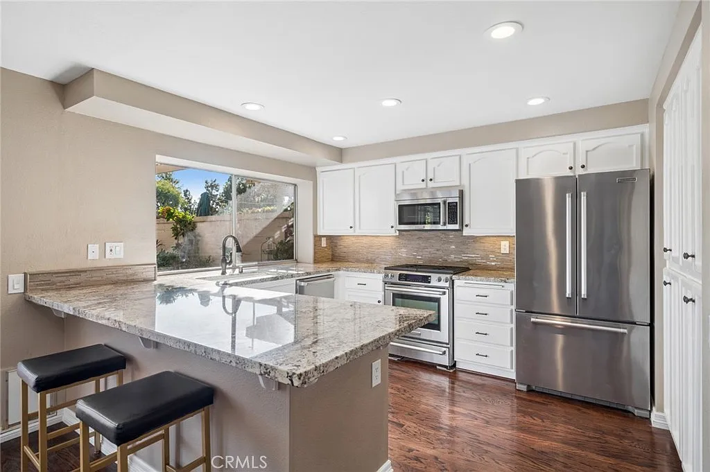 3 bed, 2.5 bath, 1677 sqft, $4,750 — Photo 4