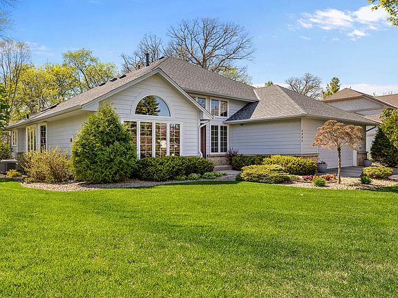 3rd image of 4365 Harbor Ln N