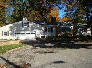 36 Elizabeth Dr, North Providence, RI 02904
