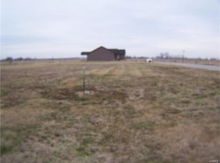 605 Kate Ct, Saint Libory, IL 62282