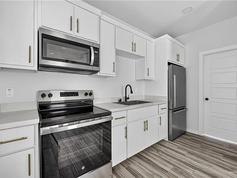 1207 W Kennedy St #6 — Photo 4
